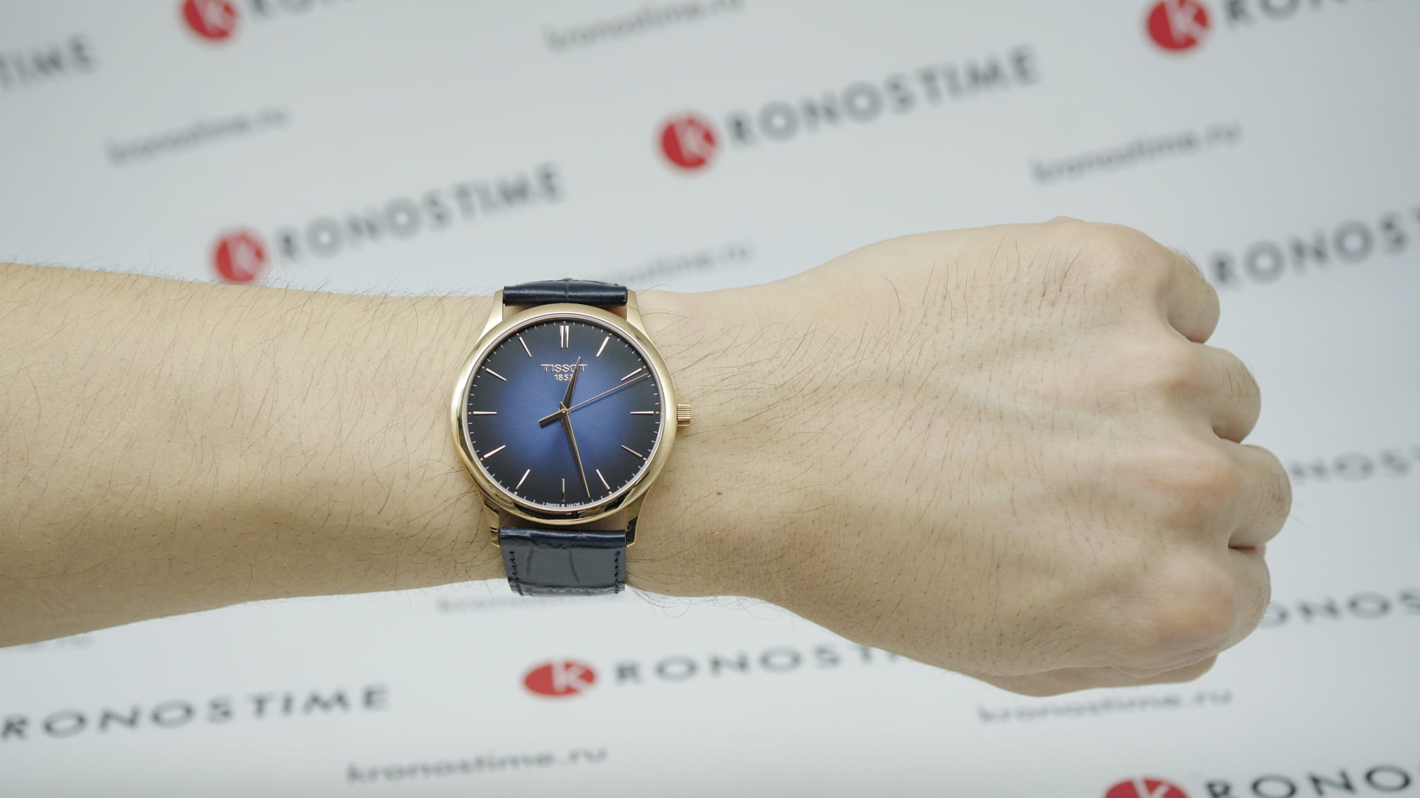 Tissot T9264107604100 мужские часы застежка крупным планом